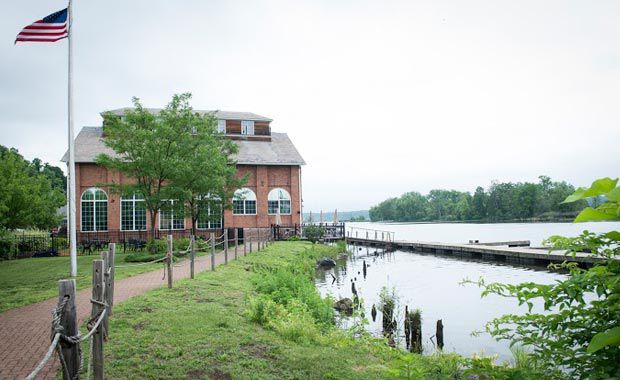 On the Rondout in Kingston by the restaurant Ole Savannah (Dion Ogust | Almanac Weekly)