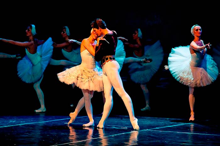 Olga Kifyak in Russian Grand Ballet's production of Swan Lake. (Russian Grand Ballet)