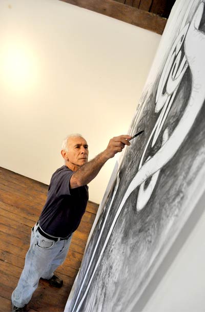 New Paltz artist Chaim “Harry” Tabak works on a large scale drawing inspired by his “Vines” series. (Lauren Thomas | New Paltz Times)