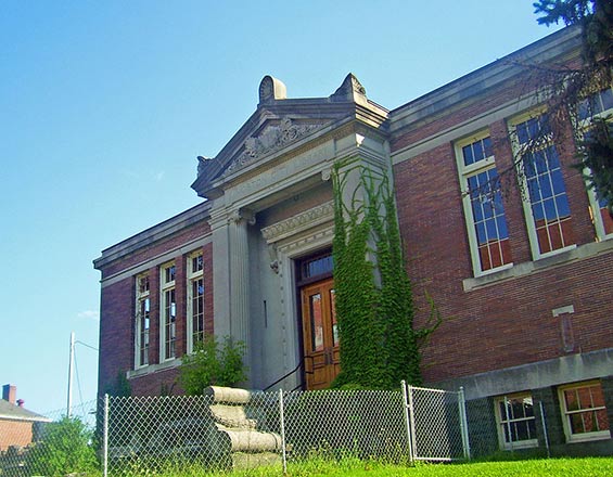 1024px-kingston_city_library_ny