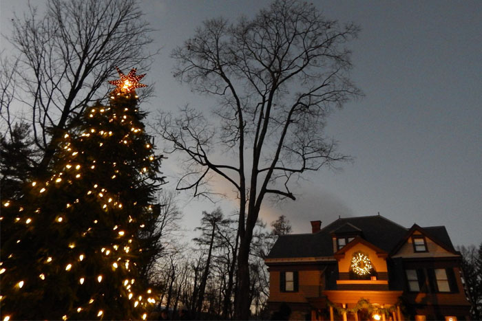 holiday-on-huguenot-700x467