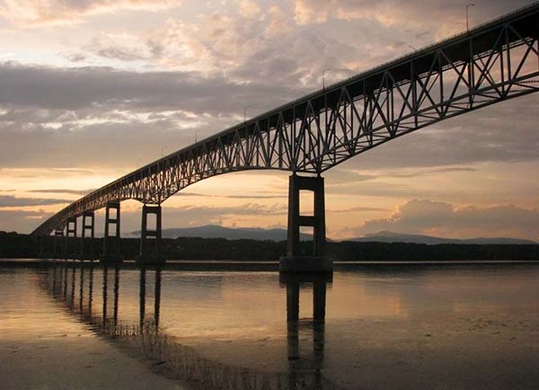 Three lauded for role in averting jump from Kingston-Rhinecliff Bridge ...